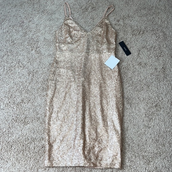 LULUS MEDIUM‎ MAGICAL NIGHT GOLD SEQUIN BODYCON MIDI DRESS NEW - Picture 5 of 11